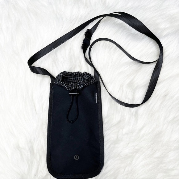 Lululemon Drawcord Top Cinch Crossbody One Size Black - Picture 2 of 7
